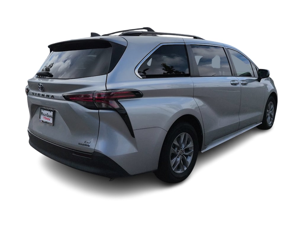 Thumbnail: 2022 Toyota Sienna - 18