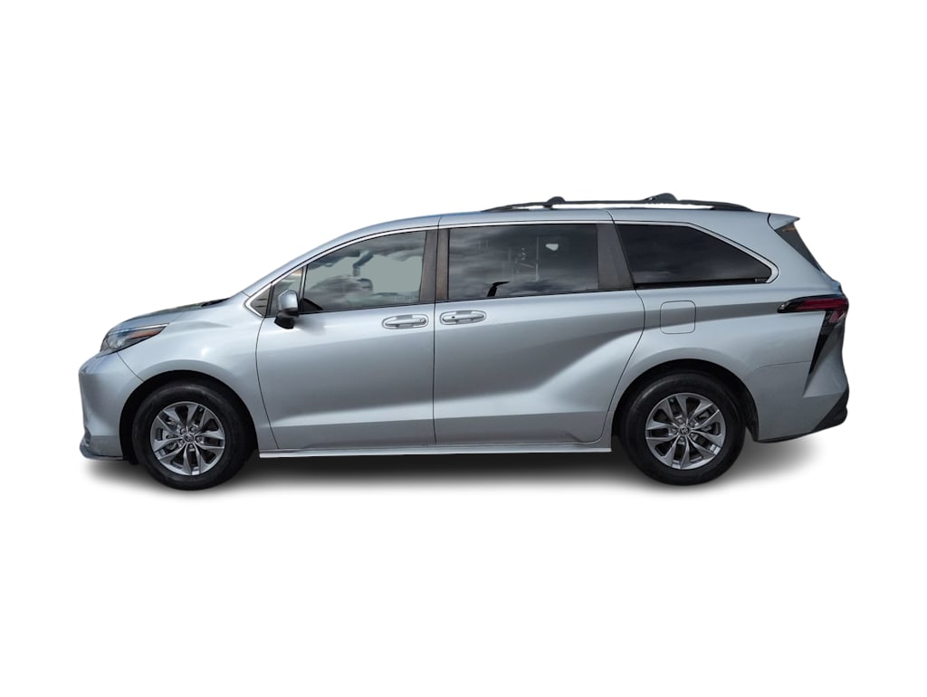 Thumbnail: 2022 Toyota Sienna - 17