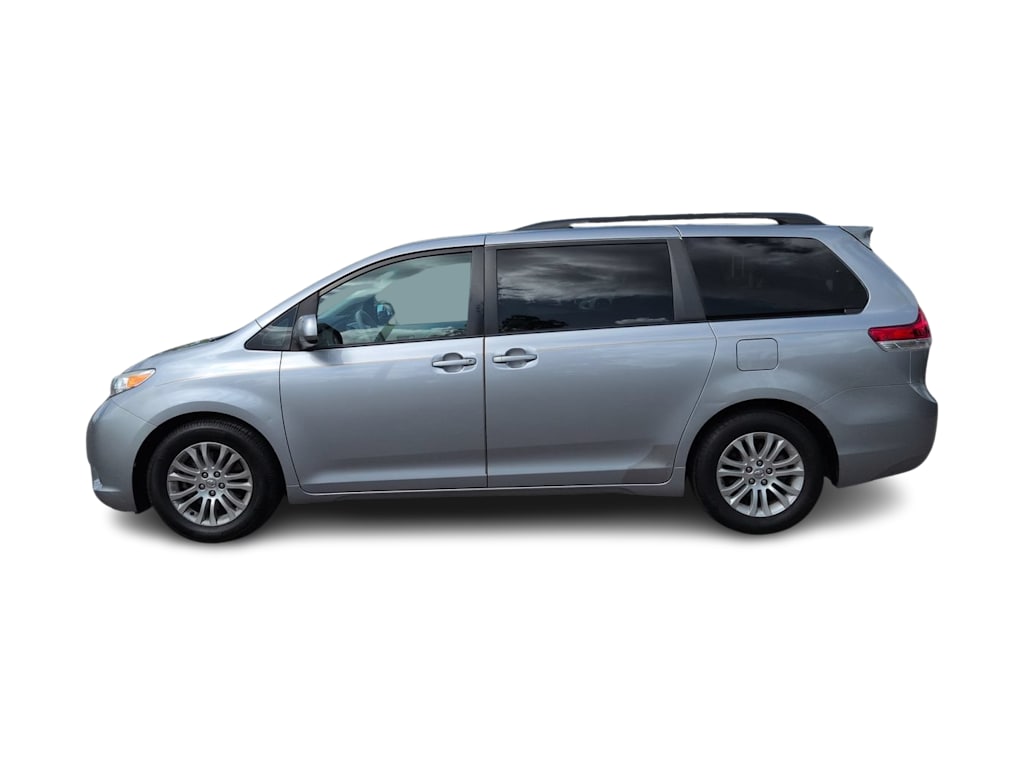 Thumbnail: 2012 Toyota Sienna - 3