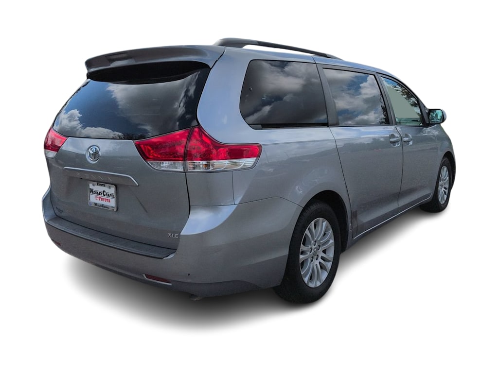 Thumbnail: 2012 Toyota Sienna - 17