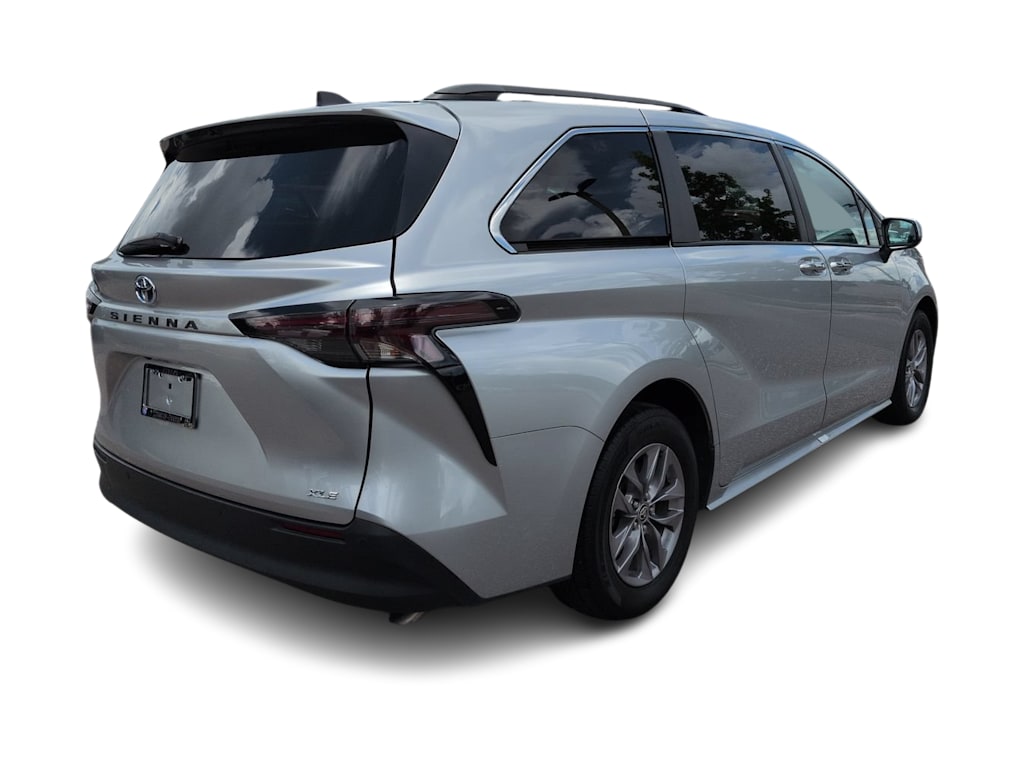 Thumbnail: 2025 Toyota Sienna - 17