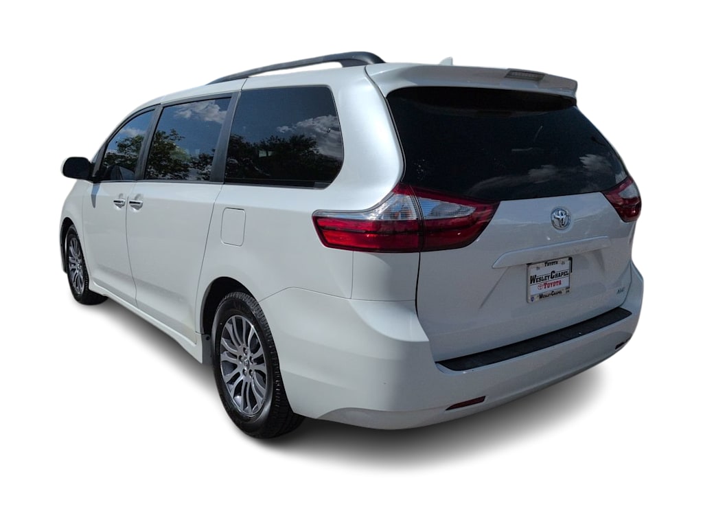 Thumbnail: 2019 Toyota Sienna - 4