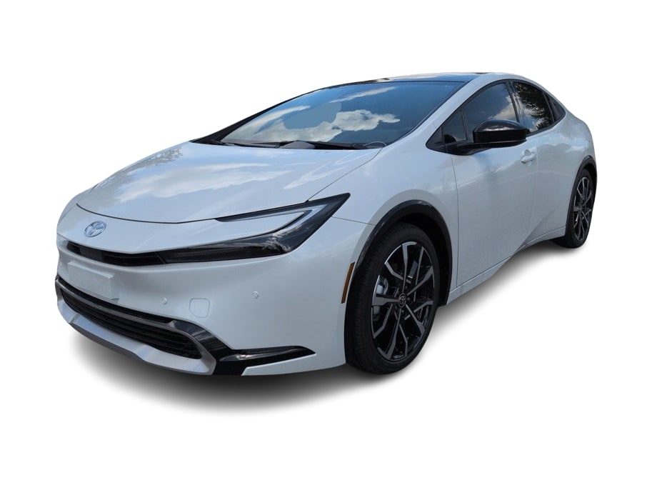Thumbnail: 2026 Toyota Prius v - 3