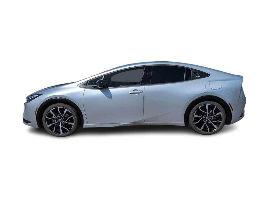 Thumbnail: 2026 Toyota Prius v - 16