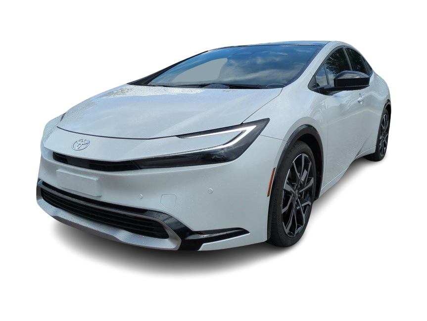 Thumbnail: 2026 Toyota Prius v - 3