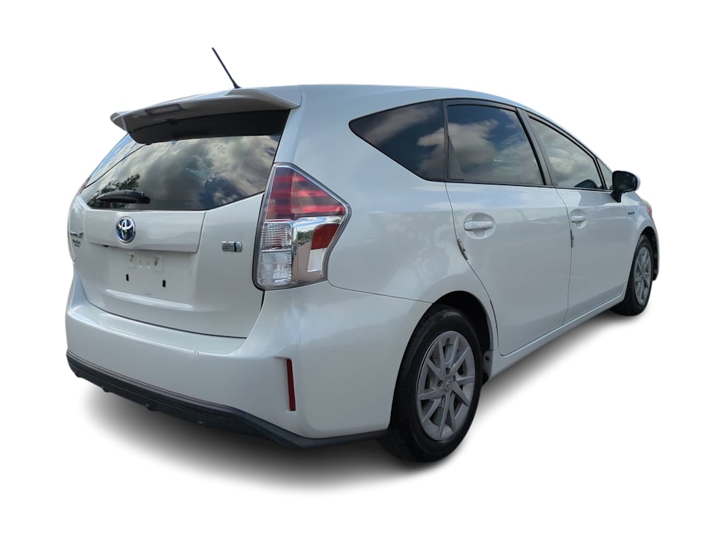 Thumbnail: 2015 Toyota Prius v - 17