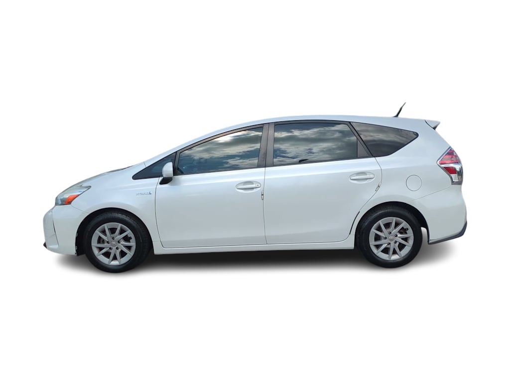 Thumbnail: 2015 Toyota Prius v - 3
