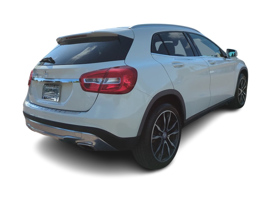 Thumbnail: 2016 Mercedes-Benz GLA - 16