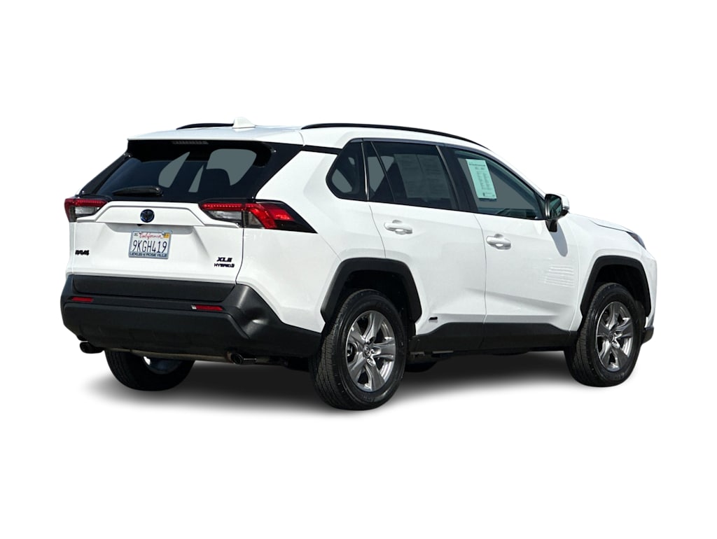 2024 Toyota RAV4 XLE 18