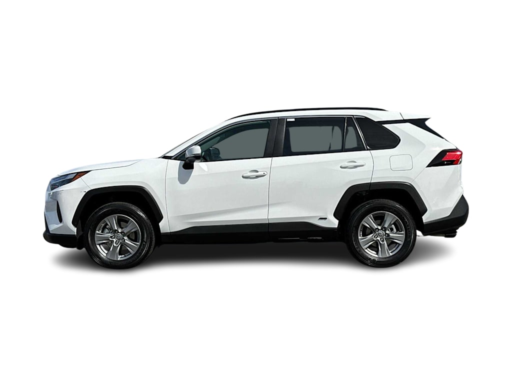 2024 Toyota RAV4 XLE 3