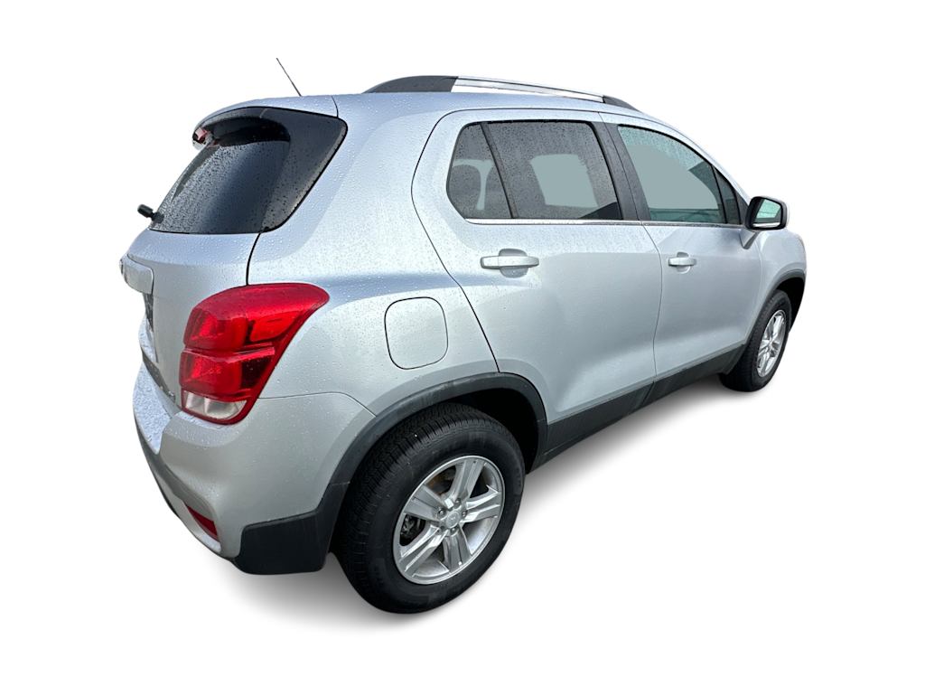 Thumbnail: 2017 Chevrolet Trax - 8