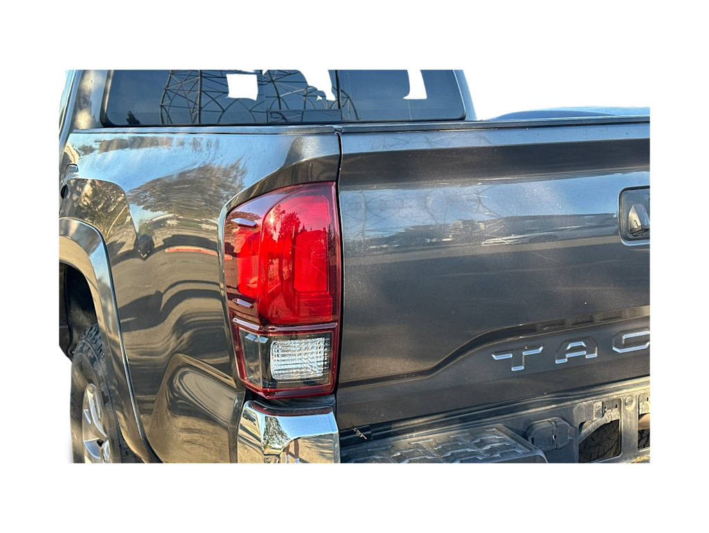 Thumbnail: 2019 Toyota Tacoma - 16