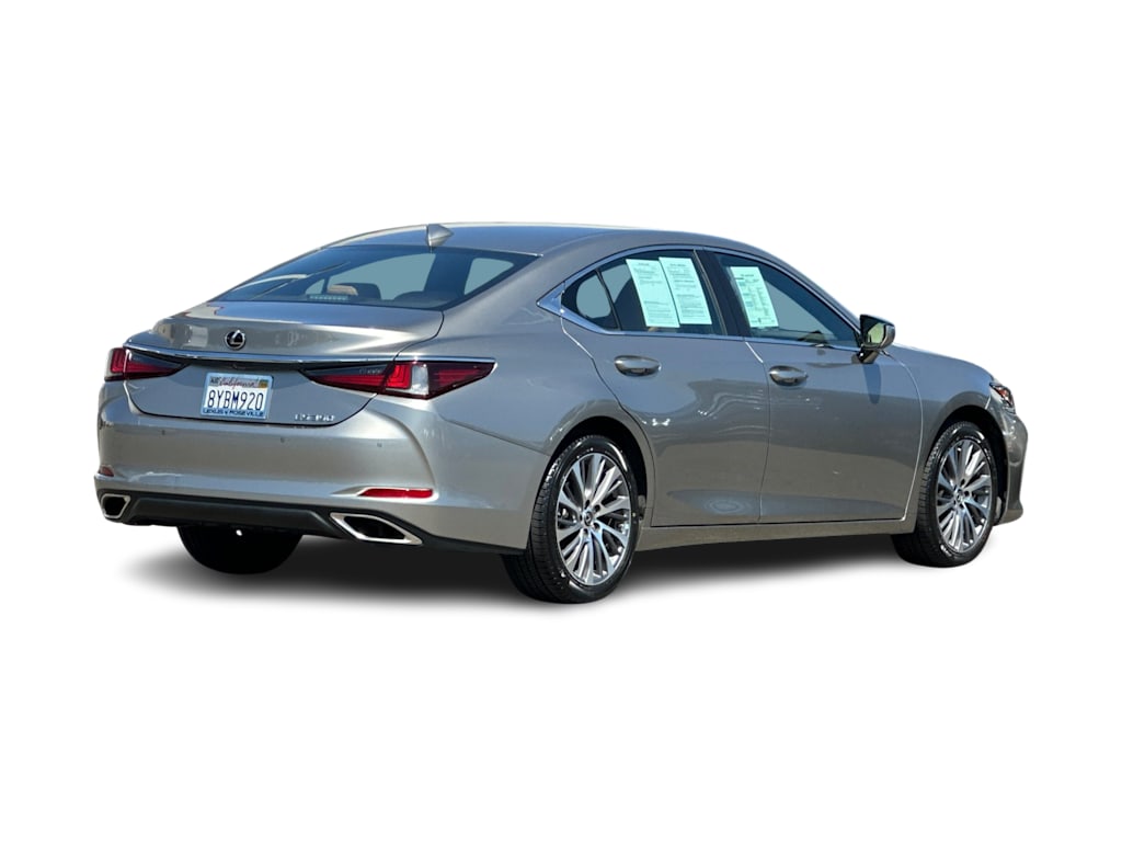 Thumbnail: 2021 Lexus ES - 17