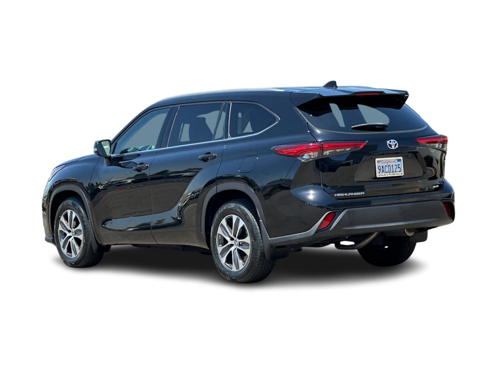 Thumbnail: 2022 Toyota Highlander - 4