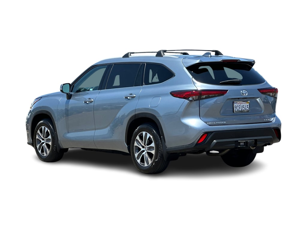 Thumbnail: 2022 Toyota Highlander - 4