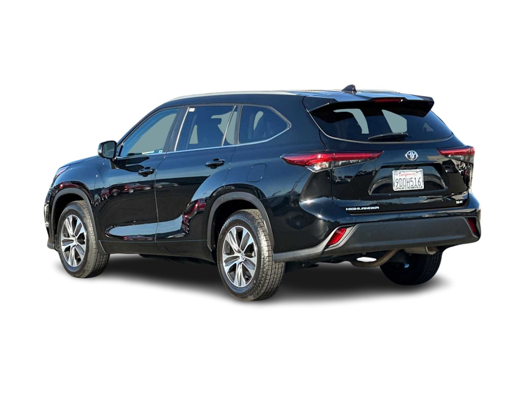 2023 Toyota Highlander XLE 4