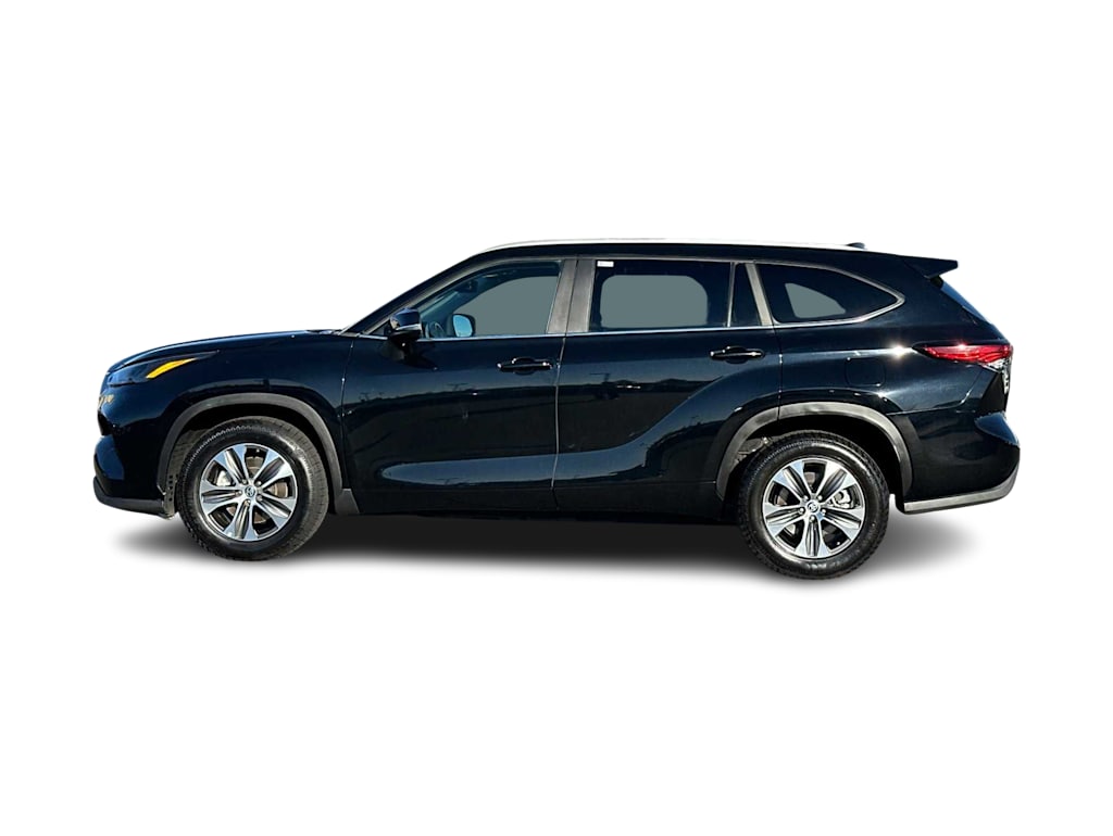 2023 Toyota Highlander XLE 3