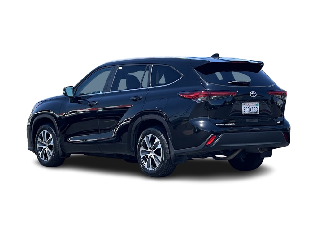 Thumbnail: 2023 Toyota Highlander - 4