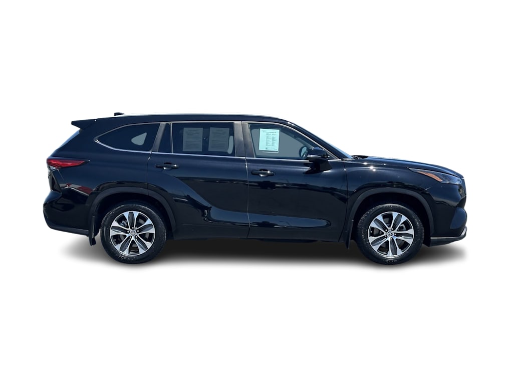 Thumbnail: 2023 Toyota Highlander - 21