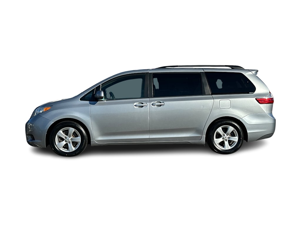 Thumbnail: 2015 Toyota Sienna - 3