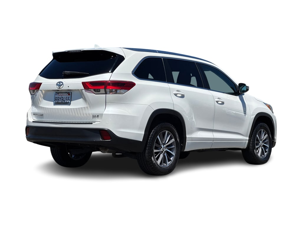 Thumbnail: 2018 Toyota Highlander - 17