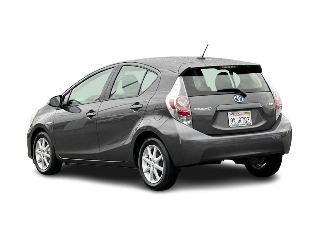 2013 Toyota Prius c  4