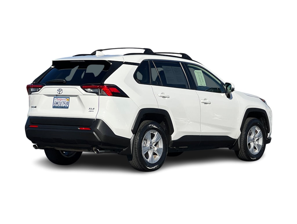 2019 Toyota RAV4 XLE 16