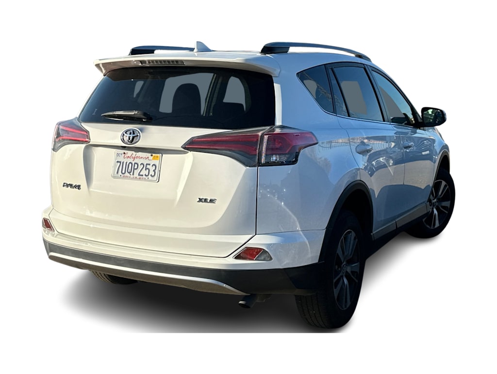 Thumbnail: 2017 Toyota RAV4 - 8
