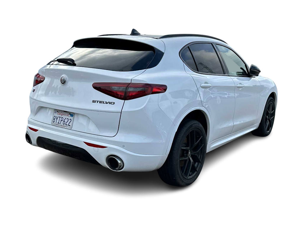 2021 Alfa Romeo Stelvio Ti 8