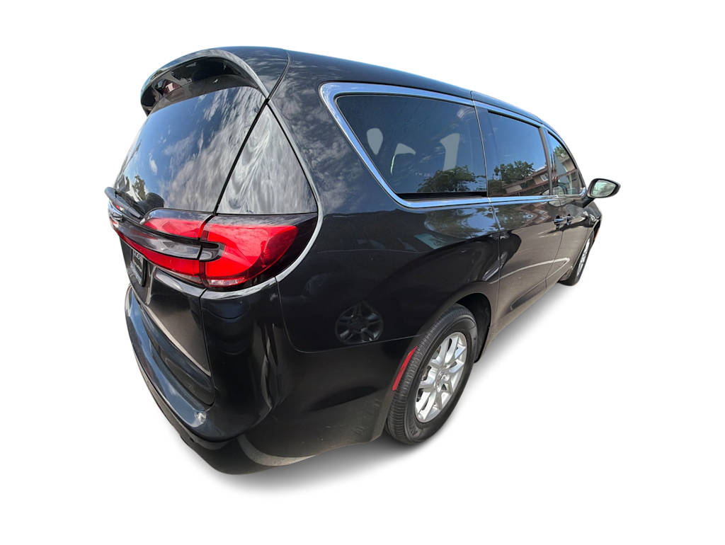 Thumbnail: 2023 Chrysler Pacifica - 13