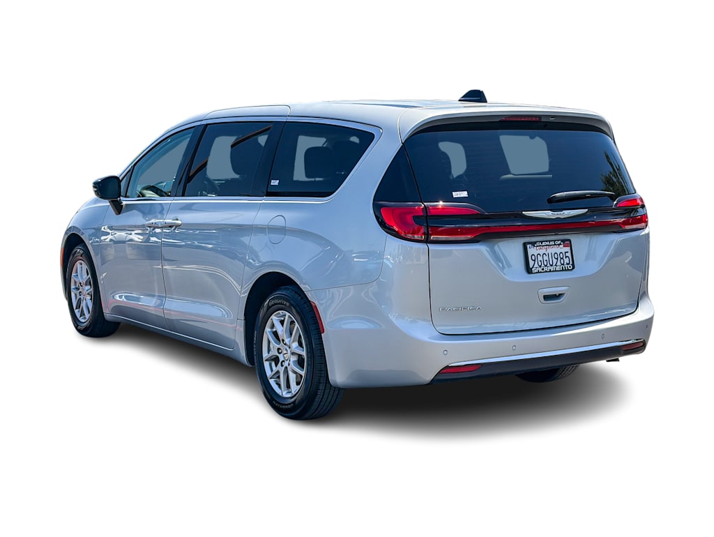 Thumbnail: 2024 Chrysler Pacifica - 3