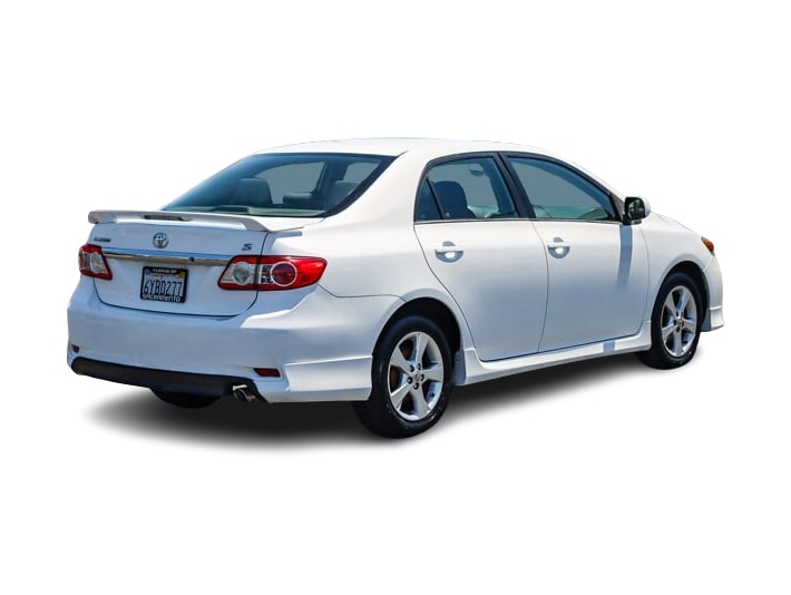 Thumbnail: 2013 Toyota Corolla - 16