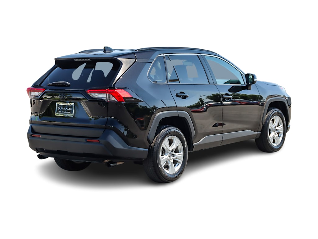 2021 Toyota RAV4 XLE 16
