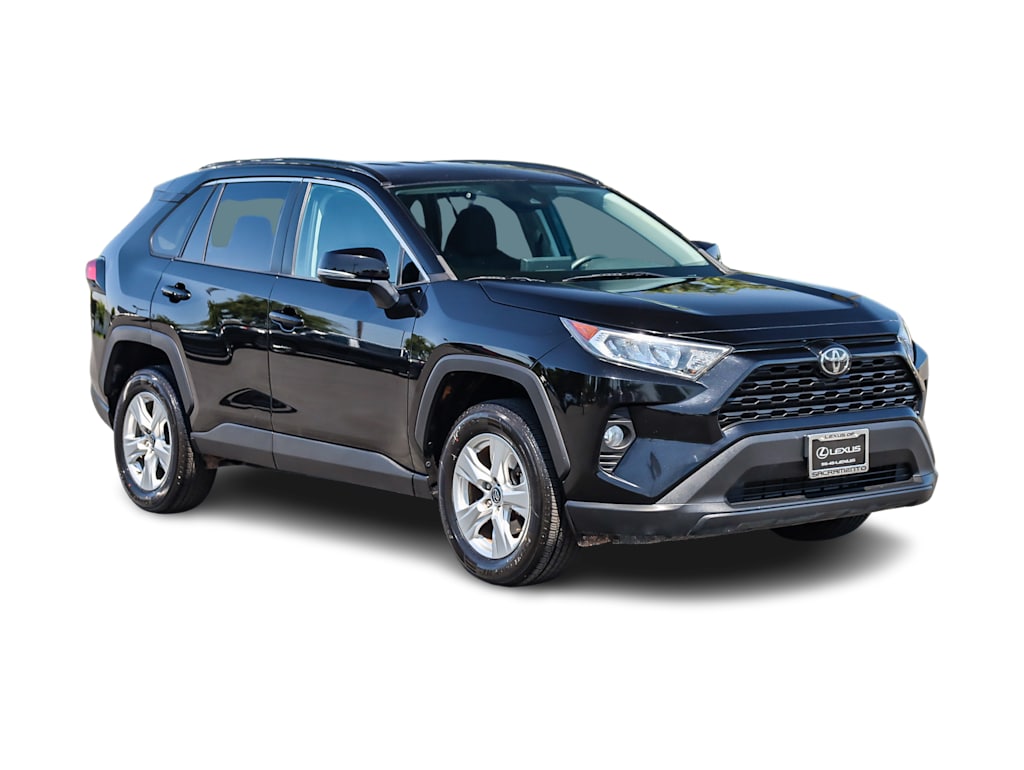 2021 Toyota RAV4 XLE 17