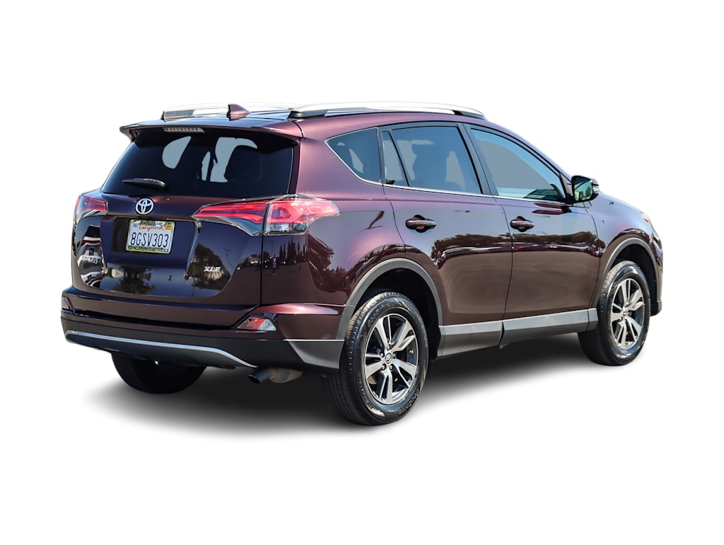 2018 Toyota RAV4 XLE 16