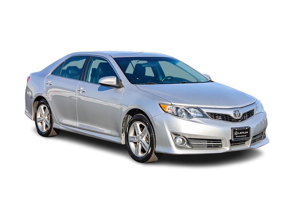 2014 Toyota Camry SE 17