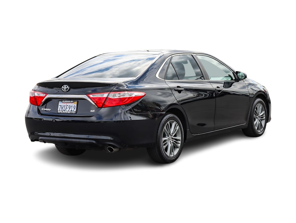 2015 Toyota Camry SE 16