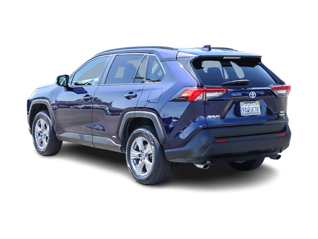 2022 Toyota RAV4 XLE 3