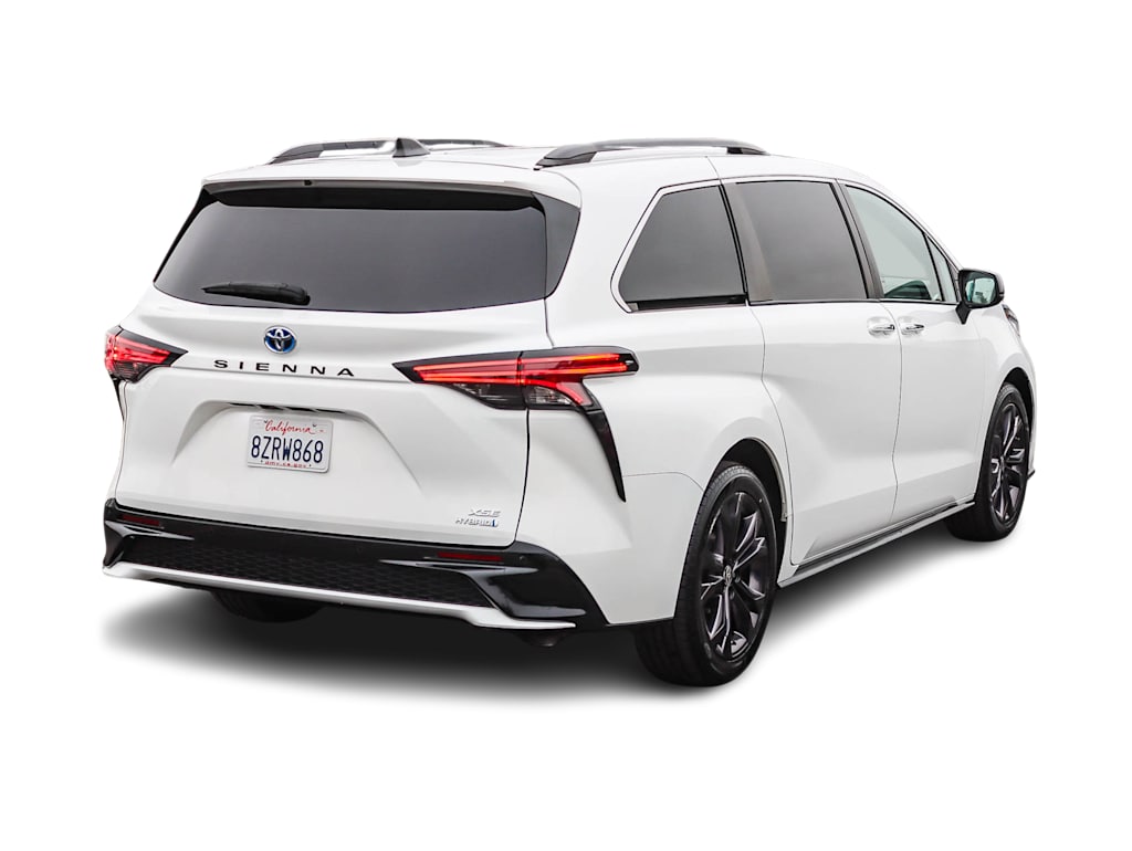 Thumbnail: 2022 Toyota Sienna - 17