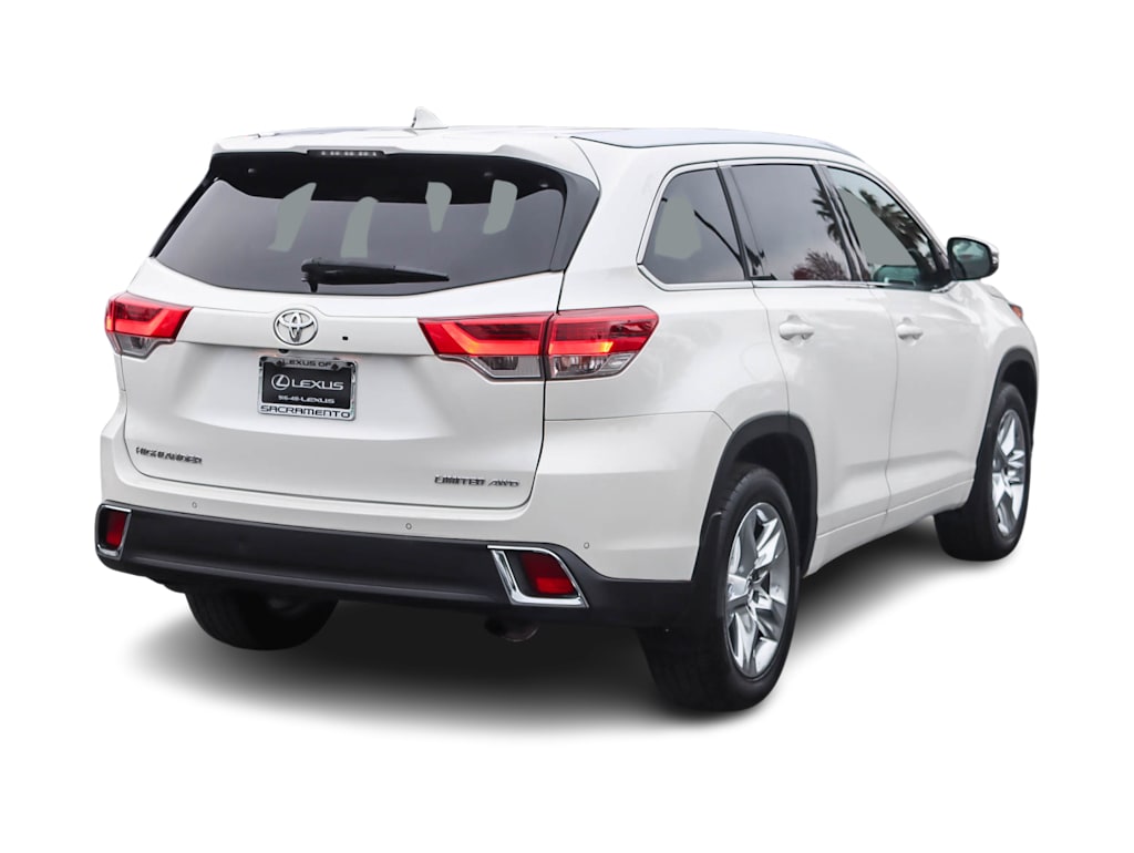 Thumbnail: 2018 Toyota Highlander - 17