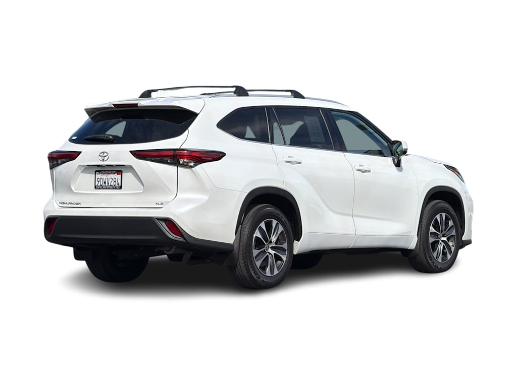 Thumbnail: 2022 Toyota Highlander - 18