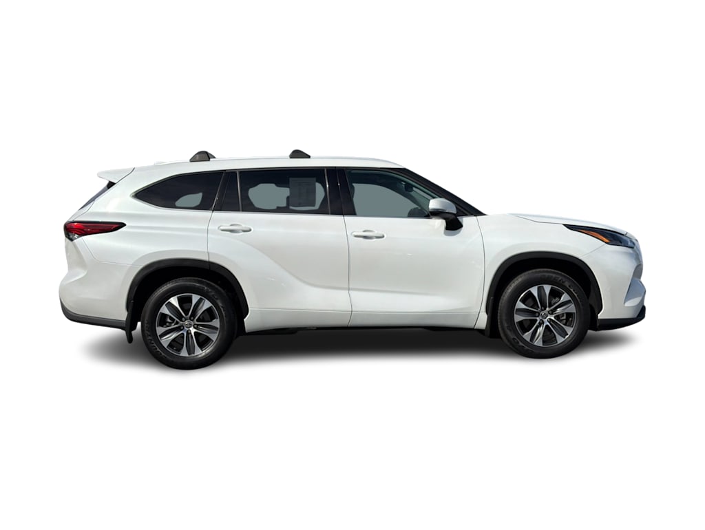 Thumbnail: 2022 Toyota Highlander - 20