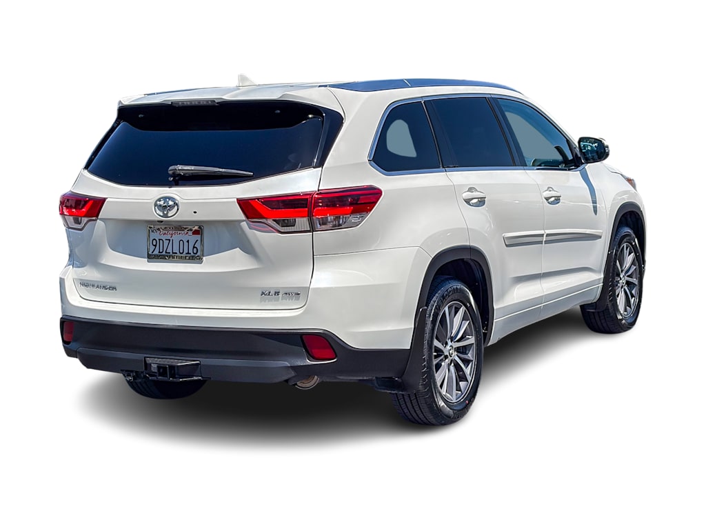 Thumbnail: 2017 Toyota Highlander - 17