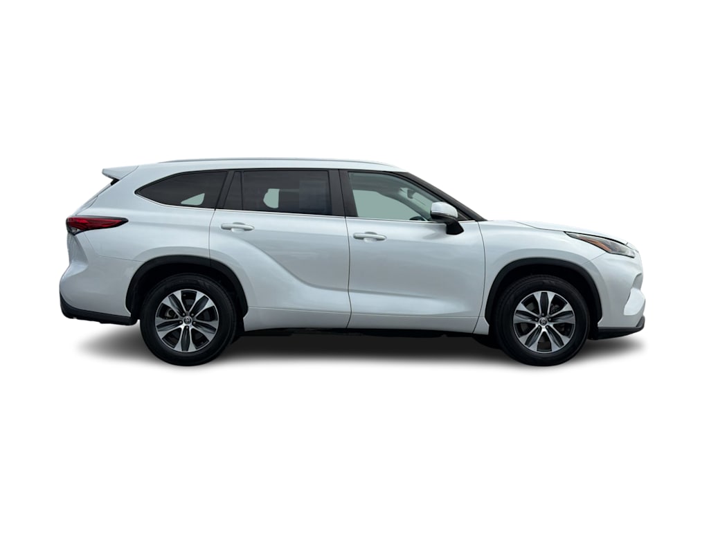 Thumbnail: 2023 Toyota Highlander - 19