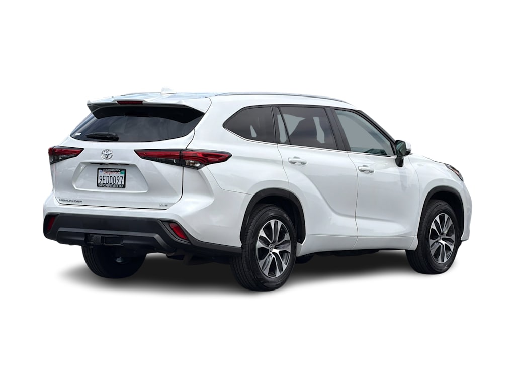 Thumbnail: 2023 Toyota Highlander - 17