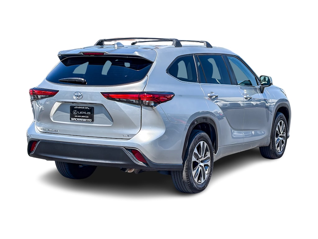 Thumbnail: 2023 Toyota Highlander - 15