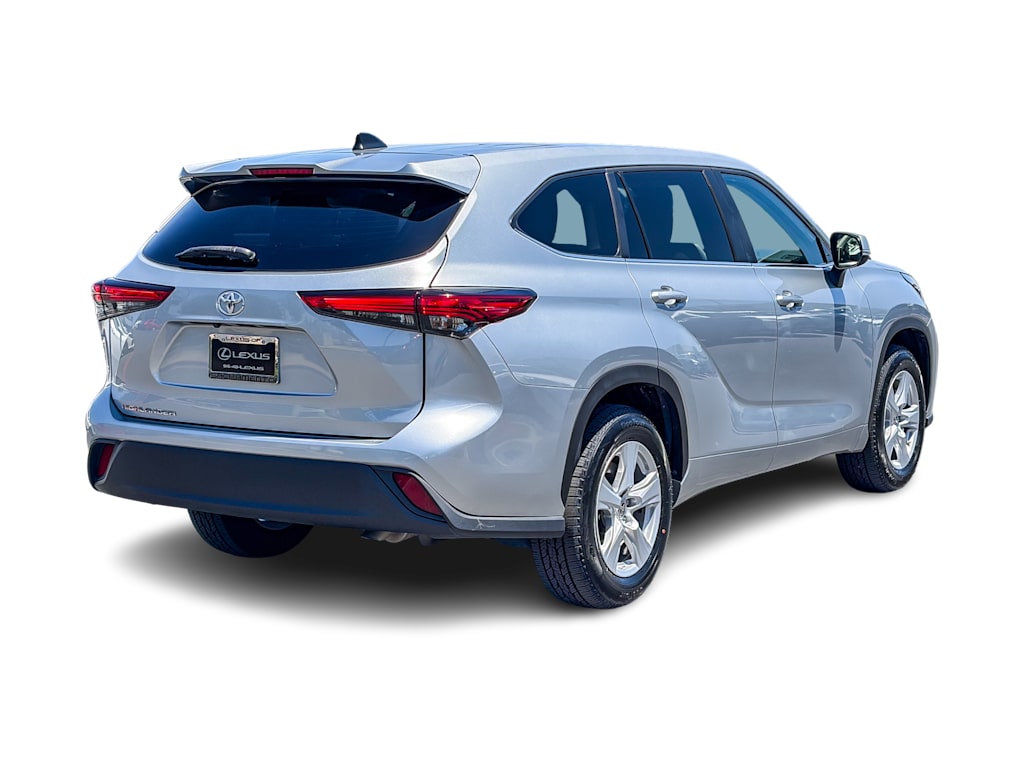 Thumbnail: 2023 Toyota Highlander - 17
