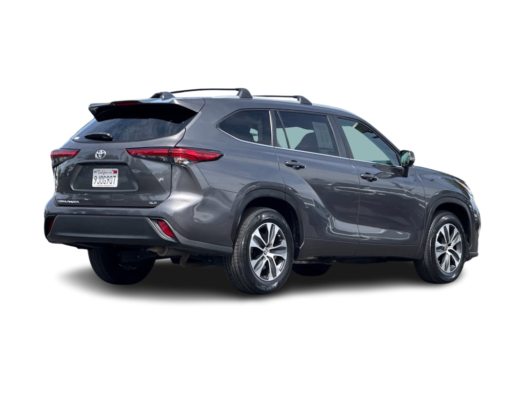 Thumbnail: 2023 Toyota Highlander - 16