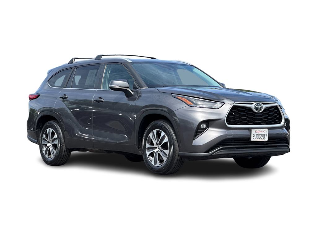 Thumbnail: 2023 Toyota Highlander - 17