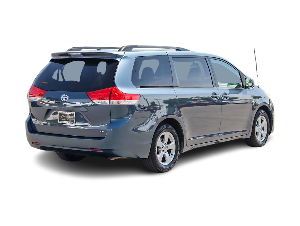 2014 Toyota Sienna LE 15
